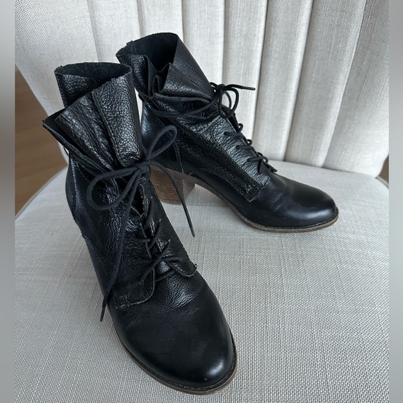 Steve Madden “Gretchun” Black Leather Heeled Boots - Size 8 - Picture 2 of 10
